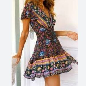 Clad & Cloth summer in the Hamptons navy floral print wrap dress in size Large